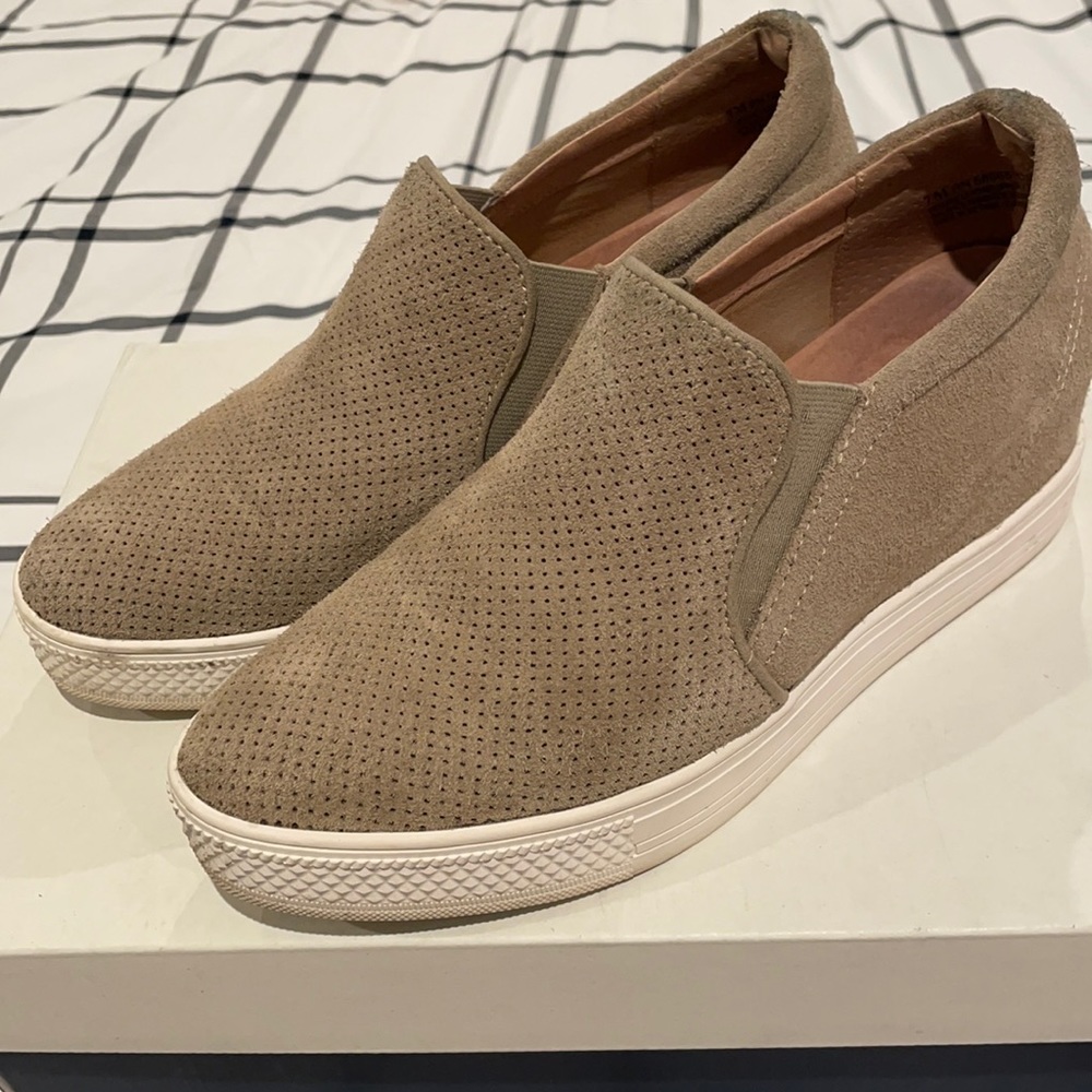 EUC Caslon Allie wedge sneaker